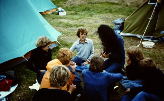 Zeeverkenners op zomerkamp rond 1980